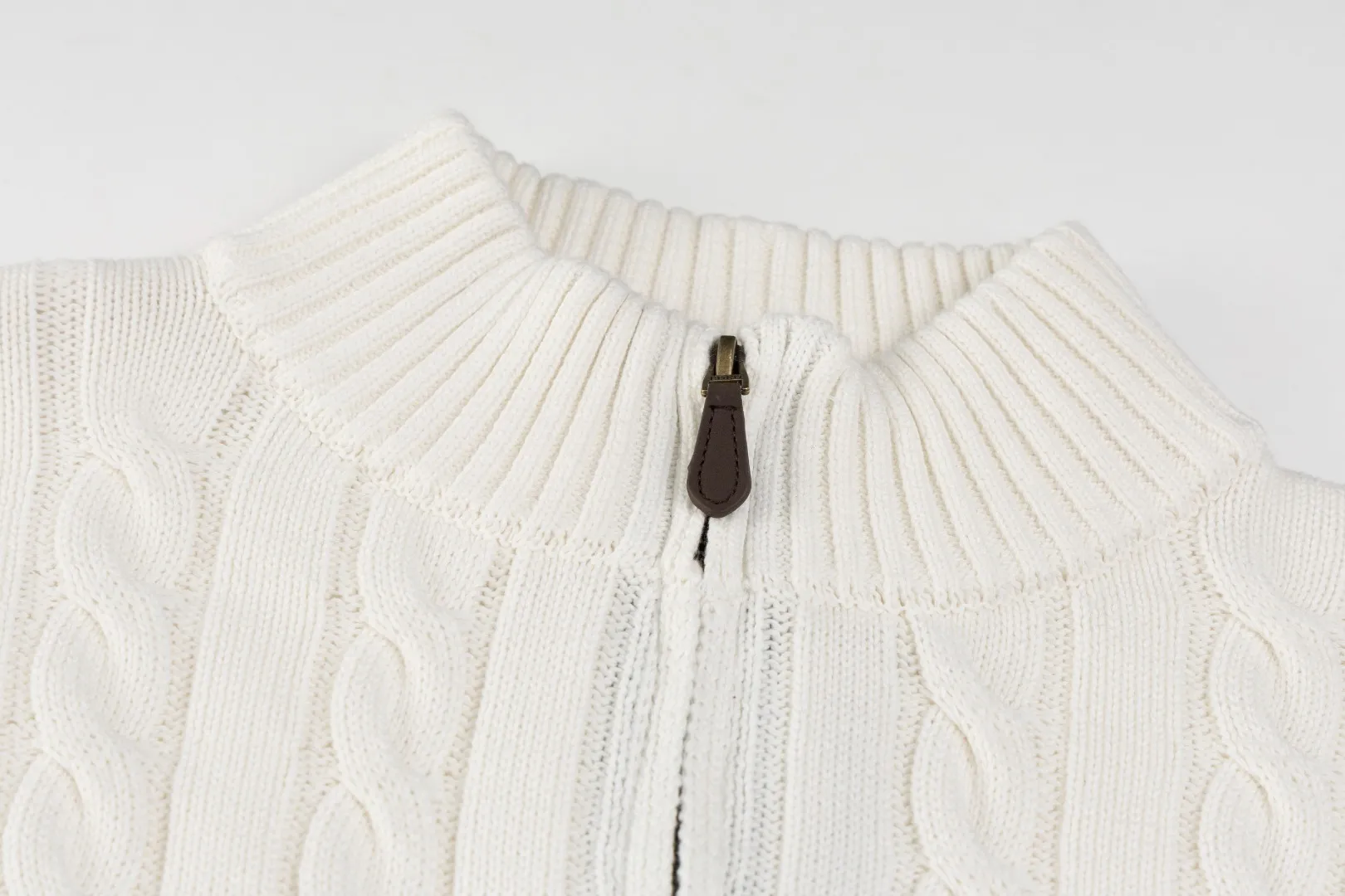 P236 #R92 RALPH LAUREN Ralph Lauren fifteen colors classic small label embroidery logo turtleneck pullover half-zip knitted cable sweater with high-density LOGO embroidery on the chest and original customized tag accessories. Made of pure cotton yarn, pure cotton is skin-friendly and comfortable, small label war horse embroidered twist turtleneck sweater 🐎 high quality, follow the blogger to learn how to wear it! Let’s buy a Ralph Lauren cable sweater. It’s a super hard-to-find series after it became popular. It’s hard to find one on the official website. It’s simple and practical to wear, with a lazy and loose feel. The thickened fabric has more texture, feels soft and delicate, and has a loose fit. Whether worn alone or layered, you can wear different styles of fashion with just one piece!   Size：XS S M L